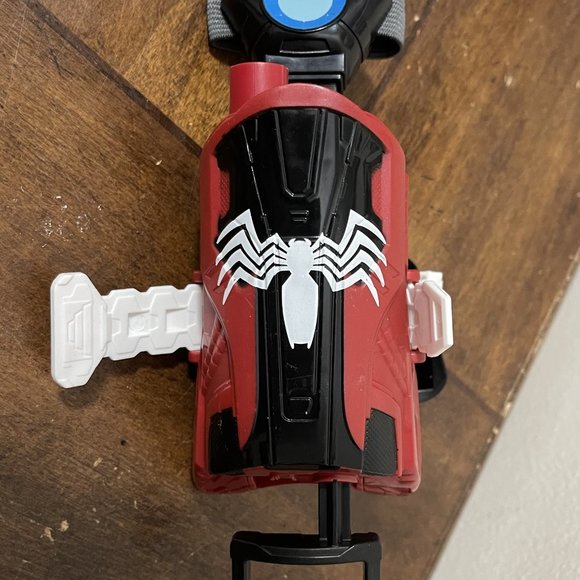 Nerf- Spider-Man Maximum Venom: Venomized Iron Man Set - Picture 2 of 5